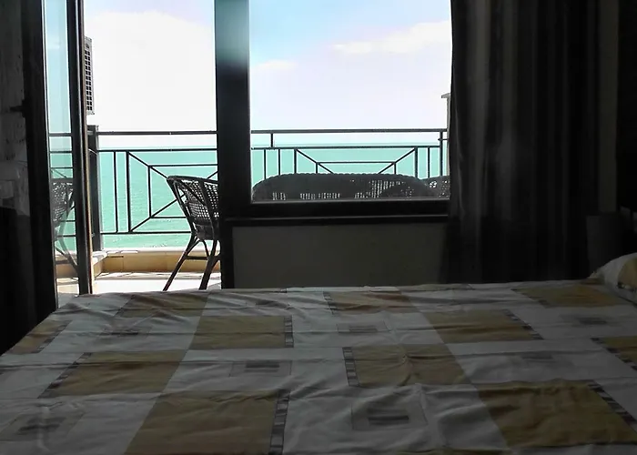 адмирал- сирена Golden Sands